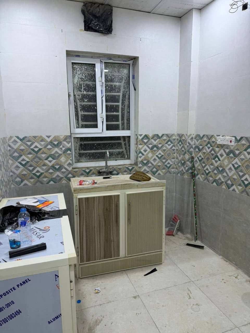 شقه الايجار المعقل شارع محطه قطار⚜️
تحتوي ع غرفتين منام وصاله مطبخ صحيات اجار600س ***********☎️
