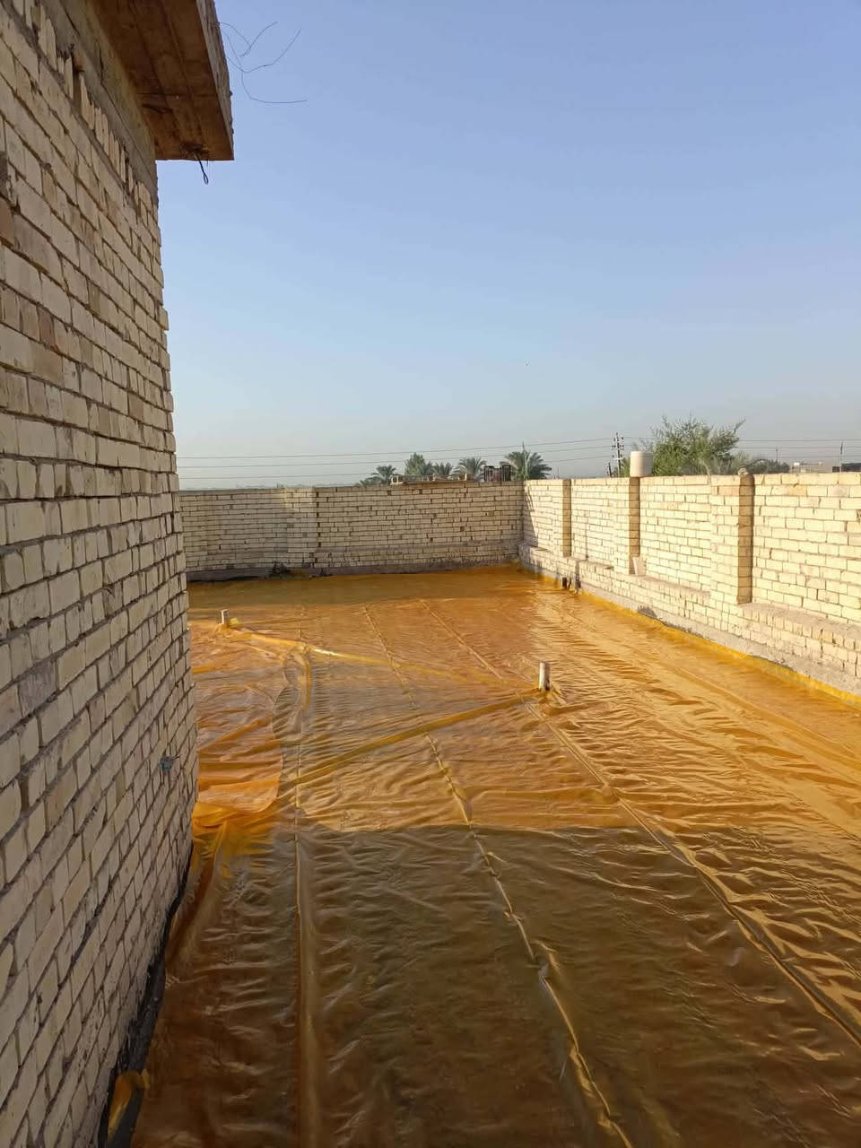 🏠 سقف بيتك أمان.. صيفاً وشتاءً! 🌧️☀️
هل تبحث عن عمل 
 او "كرستة وعمل" يجمع بين المتانة، العزل المثالي، والنظافة؟ نحن نوفر لك الحل الأمثل لتسطيح منزلك بأيادٍ خبيرة ودقة متناهية.
✅ لماذا تختار خدماتنا؟
نحن لا نكتفي بالعمل التقليدي، بل نعتمد خطوات هندسية لضمان راحة بالك:
1️⃣ عزل جبار: نستخدم نايلون زراعي (سمك 1.5 مم) كطبقة حماية أساسية ضد الرطوبة.
2️⃣ تصليط هندسي: وداعاً لتجمع المياه! نقوم بفرش التراب وتصليطه بدقة تضمن انسيابية الماء بنسبة 100%.
3️⃣ تطبيق "الفرشي" الأصلي: نستخدم الطين والتطبيق اليدوي المتقن لضمان التماسك والعزل الحراري.
4️⃣ لمسات نهائية فنية: تشريب بالجص، تكحيل بالإسمنت، وتنظيف شامل (فرك وكنس) ليظهر السطح كأنه لوحة فنية.
5️⃣ الاختبار الفعلي: لا نغادر الموقع حتى يتم رش السطح بالماء أمام عينك للتأكد من نجاح العمل.
🔨 .
📞 احصل على استشارتك المجانية الآن!
لا تتردد في الاتصال بنا للاستفسار أو طلب معاينة الموقع:
📱 رقم الهاتف: [‏‪***********‬‏]
