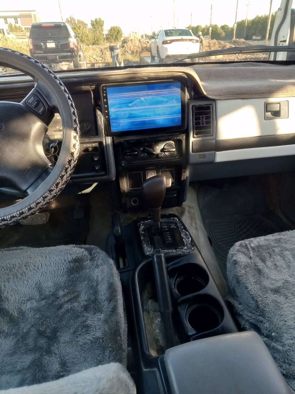 سياره جيب شروكي مديل 93
سياره مكينه كير 3000
حداديه وتخم تاير تمام
كهربائيات كلهه شقاله 
شاشه سستم سماعات
اكسن سيدان خفيف 
رقم مثنى الاماني 
مداور ثاني يوم ***********
وهذا الرقم بيه وات ساب *********** سعر 40 وبيهه مجال بسيط
