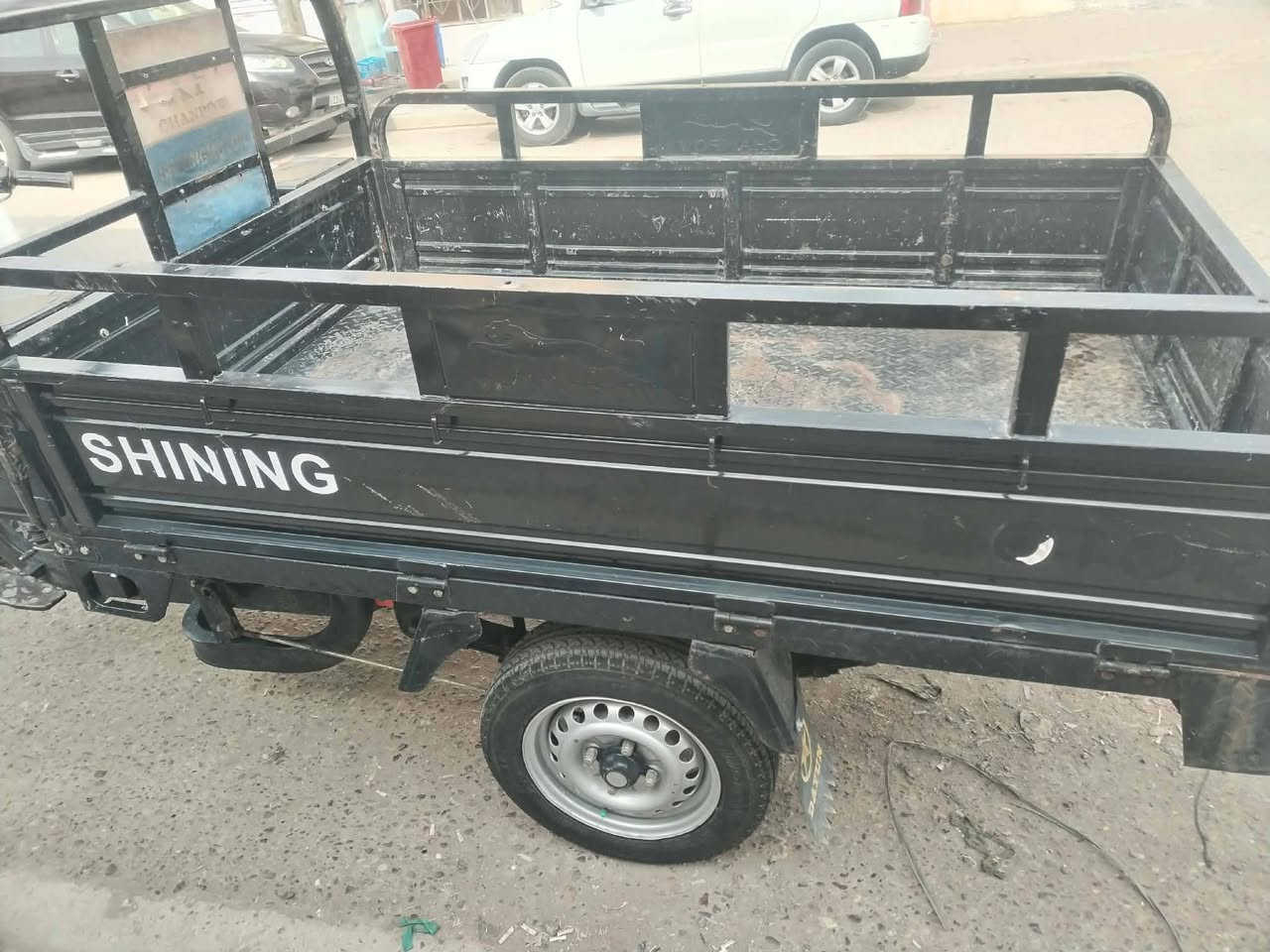 ستوتة جمرة موديل 21 محرك 22 كامله نقص بس الدشبول والكشن دوشمه السعر 1850000 وبيه مجال بصيط 
بغداد المدائن 
***********
