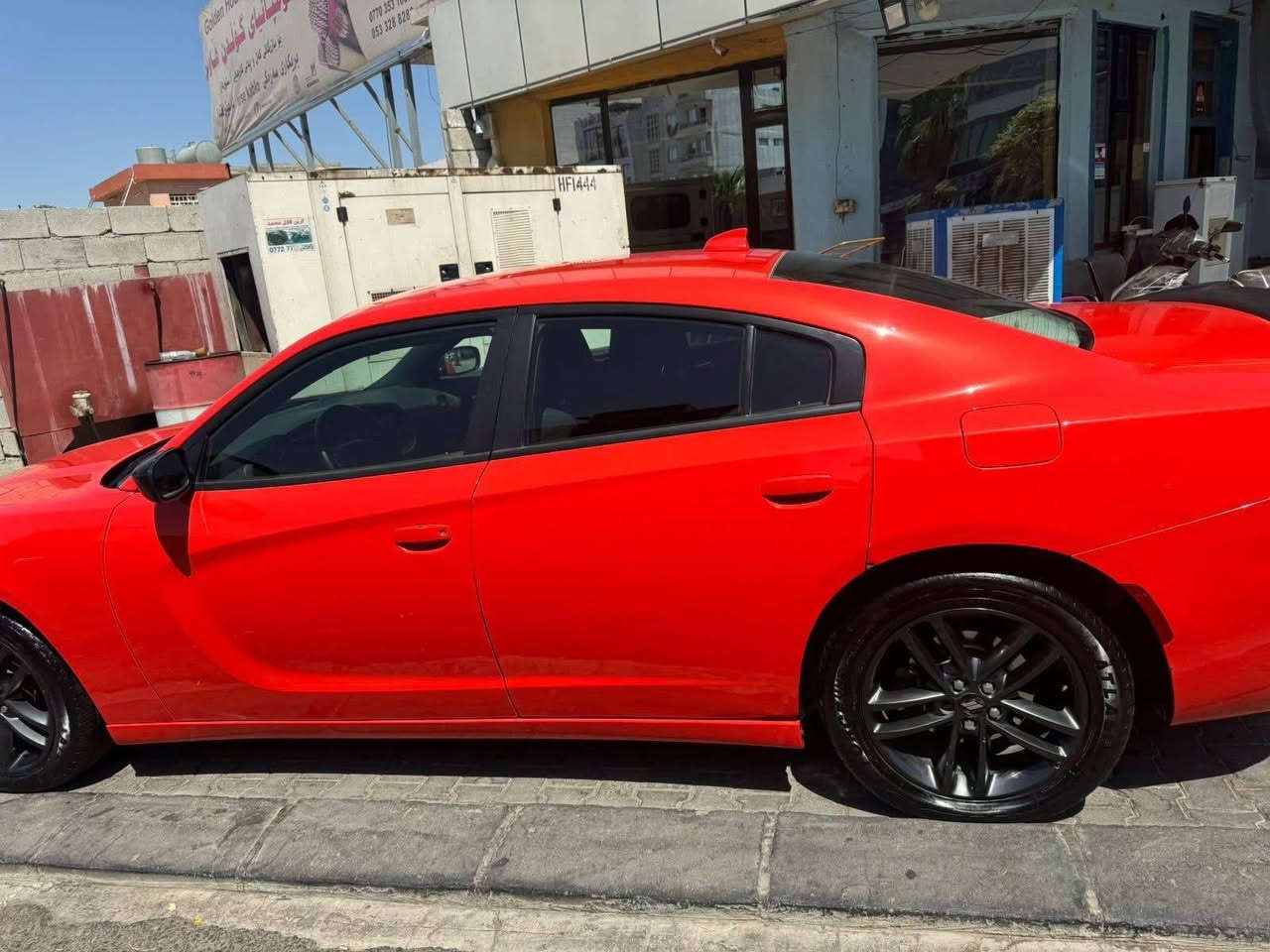 السلام عليكم شباب تشارجر موديل 19 والمواصفات ما عدا الفتحه لادارات سياره حلوه لون مميز بها قطعتين كلير شاملق وباب شاملق امامي والباب السائق كلير فقط بدون اي صبغ ولا معجون سياره جاهزه من كل شيء صور الحادث موجوده بالمنشور شرط الكلير بس بامريكا يعني مو بالعراق سياره كفاله بالعراق سعر 210 وبيها مجال ***********
