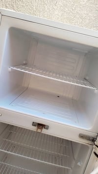 ثلاجة • أجهزة منزلية