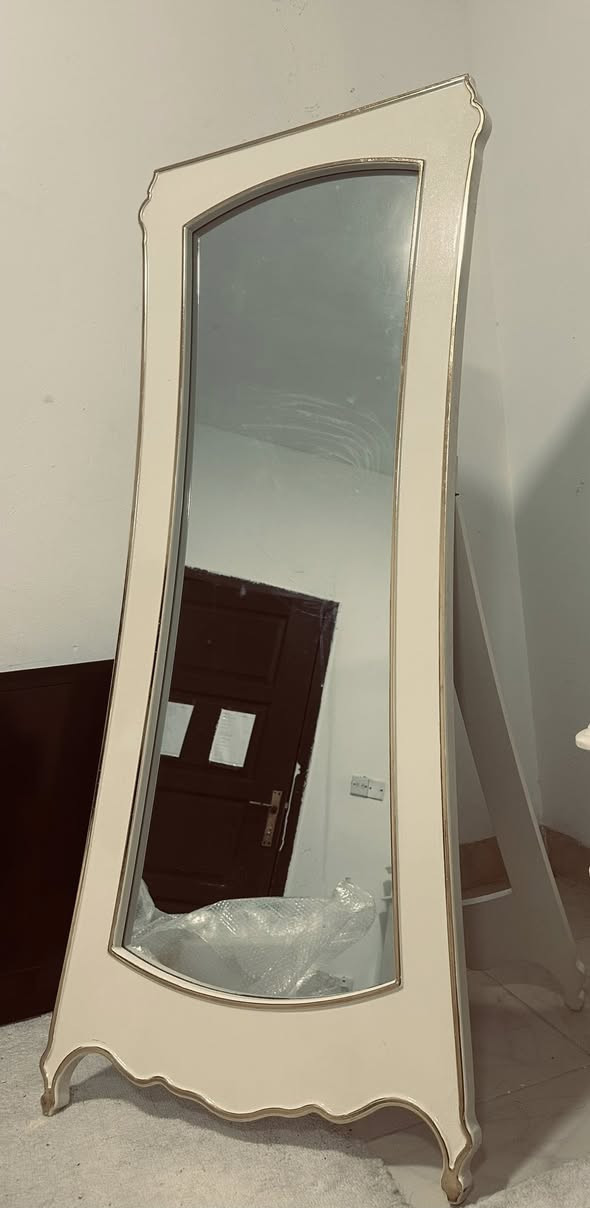 ئەم تاخمە بۆ فرۆشتن ، زۆر خاوێنە ، لە تورکیا بە رادان دراوە بە ٣٠ وەرەقە ، بێ دۆشەک ئەیفرۆشم ، مەوادی زۆر باشە و کلاسیکە
شوێن هەولێر


**إذا كنت صاحب هذا الإعلان وتريد حذفه لأي سبب، رجاءا أرسل رسالة إلى الدعم الفني**