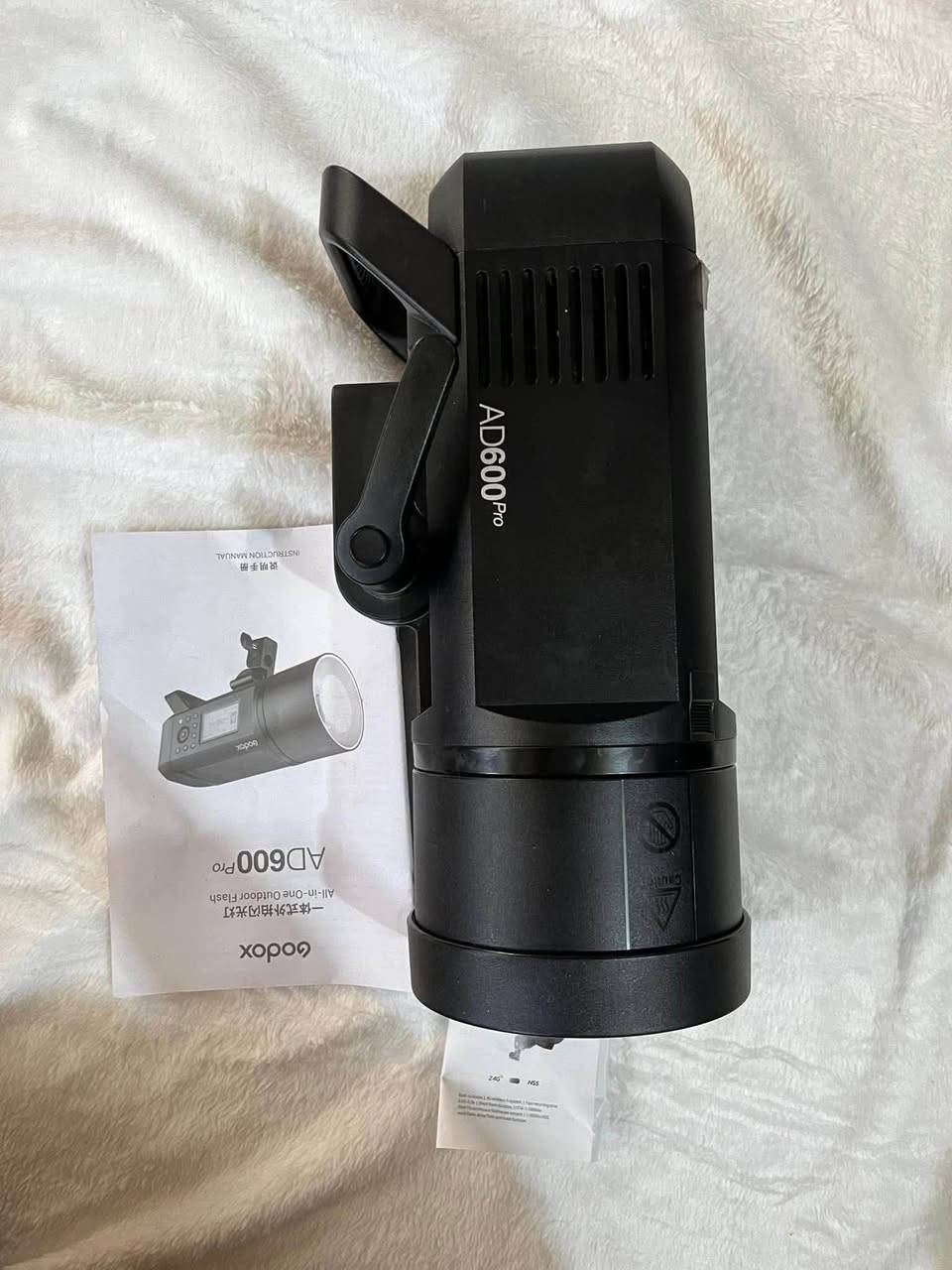 اضاءه ad600 pro مع المحلقات سوفت بوكس كبير وستان وتريكر الغراض كلش نظيفات ع ايدي شرط الفحص نظافة 95‎%‎ متوفر توصيل جميع محافظات العراق *********** للاستفسار
