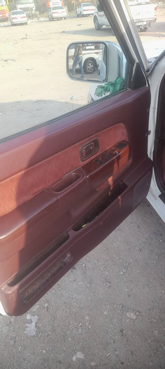 السلام عليكم سياره نيسان بيكم البيع مديل ٢٠١٤ سياره مكفوله من ضربه تجيه كلبه مكينه كير  شاصي تايرات حداد ه رقمهه بغداد سنويه تنتهي ٢٠٣٠  سعر ١٤٥ وبيهه مجال عنوان بصره خور زبير  رقم تليفون ***********
