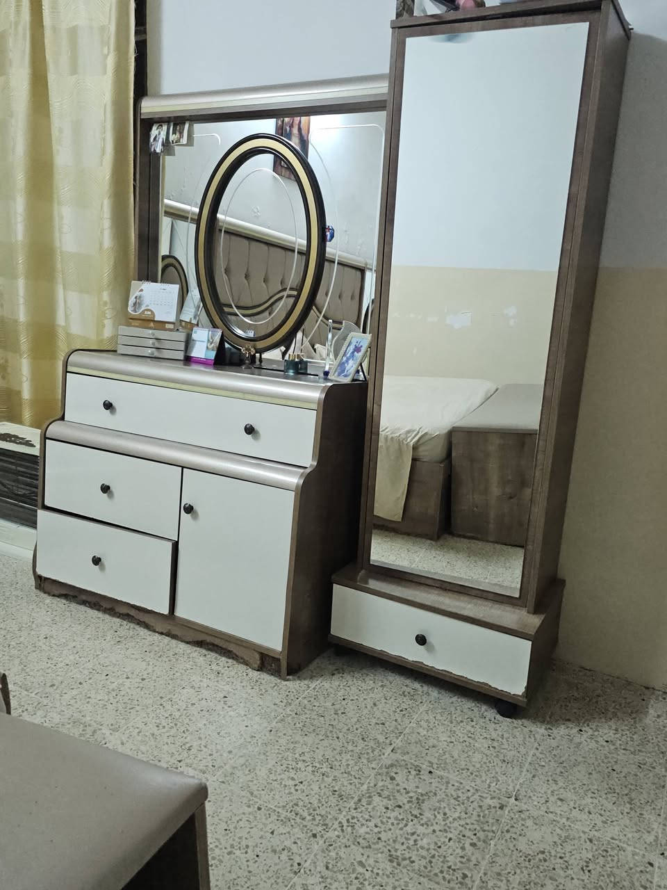 غرفة تركية  مستعملة ٩ قطع للبيع الاستفسار على هذا الرقم ***********
