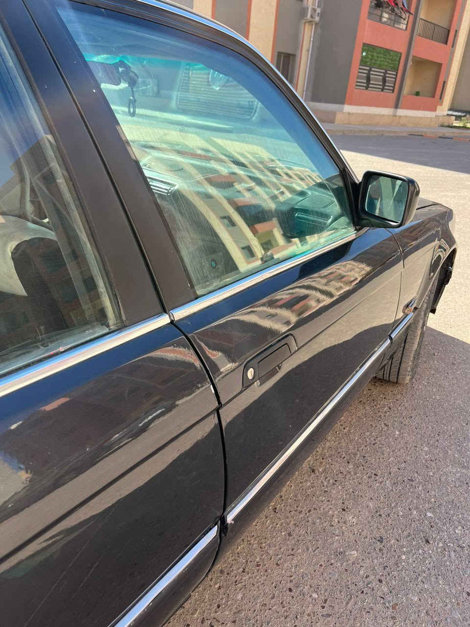 بي ام دبليو 735موديل 1988محرك 35مفتوح  كير اوتوماتيك رقم بابل إنكليزي سنوية جديدة لايت زنون باتري جديد تايرات جدد غرفه نضيفه  السيارة بأسمنا هزه جديدة حداديه 90بالميه تبريد شغال محرك و كير بحالة جيدة مصبوغة عام صبغة جديدة  السعر 45 وبيها مجال السيارة مكانها ديوانية   للاتصال *********** ديوانية, القادسية
