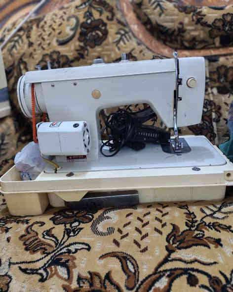 مكينه براذر للبيع كامله مكمله نقص بس جنطه مكسوره موماموجوده مكسوره وهاي كدامكم كل شغله وتجي تفحصه وتاخذه سعره 125وبيه مجال بصيط الشراي يتصل وبي خير ويدلل ***********
