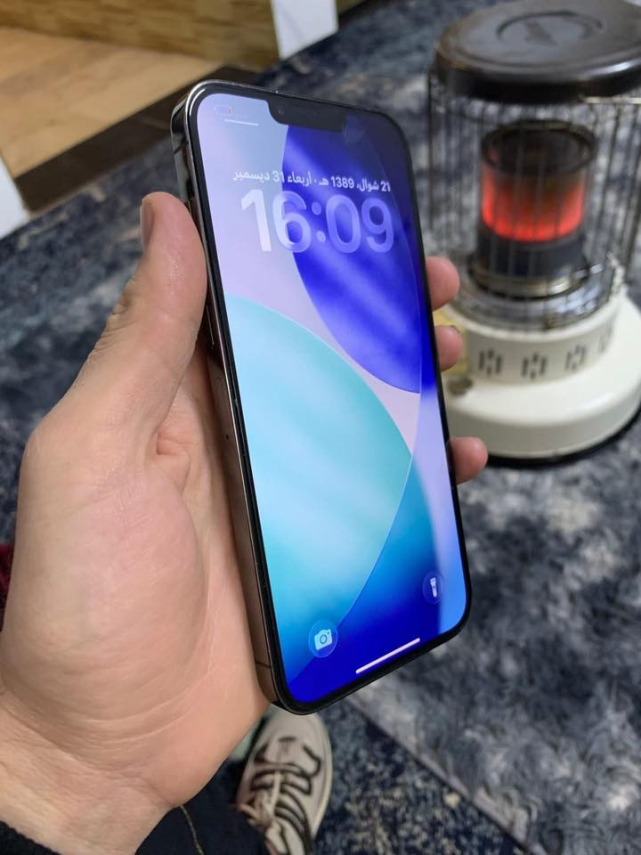 13 بروماكس 128 جهاز جديد لوك مكفول من كلشي وتر بروف بطاريه 93 بلاد فقط نقطه بكد جكه البره حته ممبينه اصلن. سعر٥٤٠ بي مجال ***********
