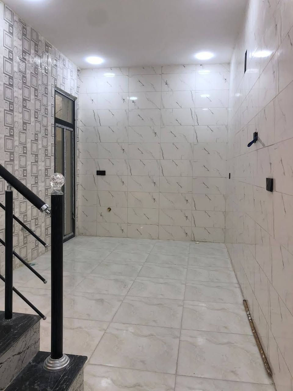 #لدينا_دار_للبيع مساحه 50 متر طابو زراعي سند 25 قرار محكمه البيت يحتوي على2 غرف نوم وصاله وستقبال ومطبخ  العنوان بغداد الدورة مدخل البوعيثه مجمع العدل الاول 
هاتف ***********
***********
