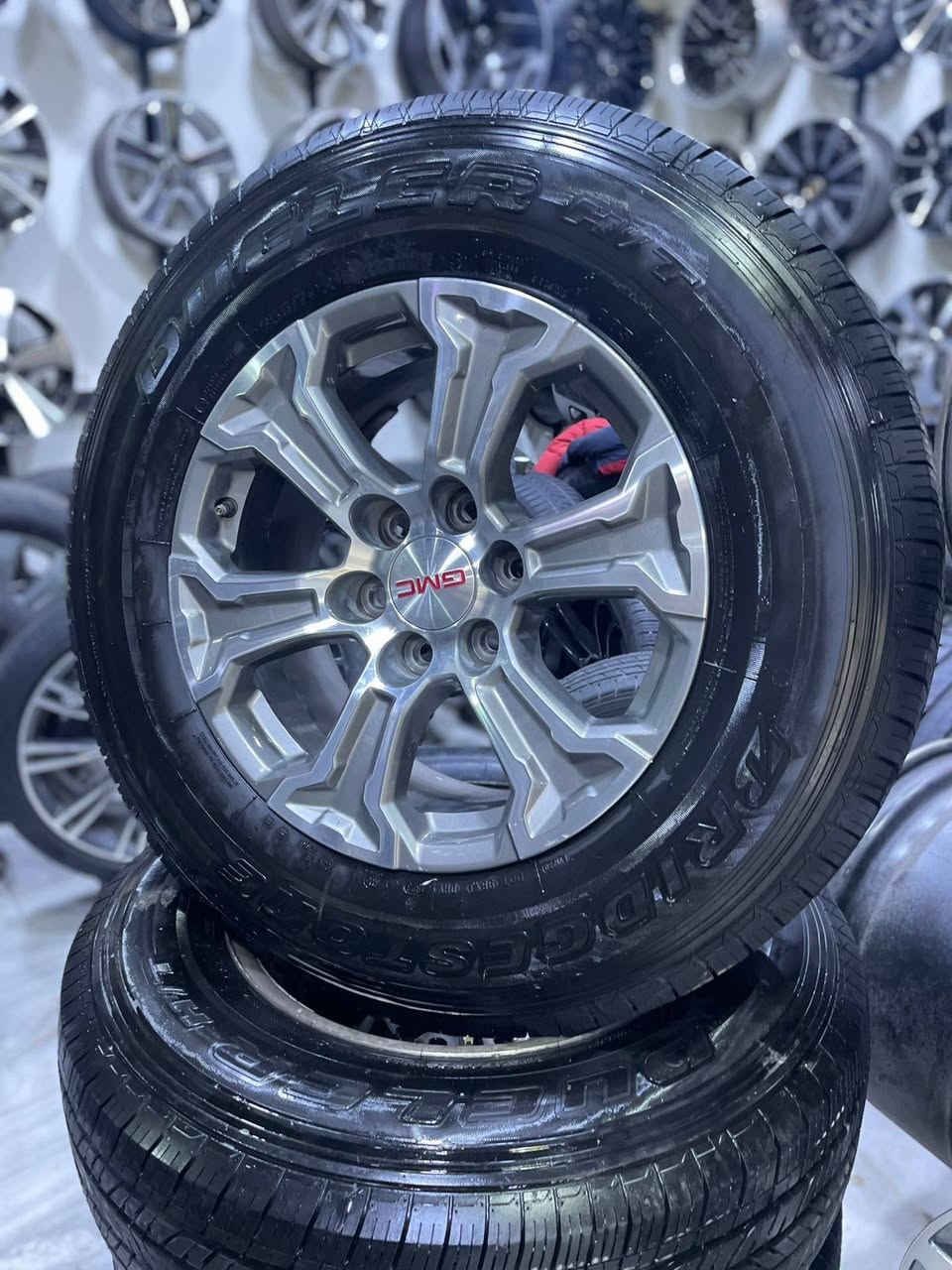 السلام عليكم ويلات اصليه حجم 18 جمسي
تاير برجستون امريكي
متوفر
احمد ورمزي مجمع المشن
***********
