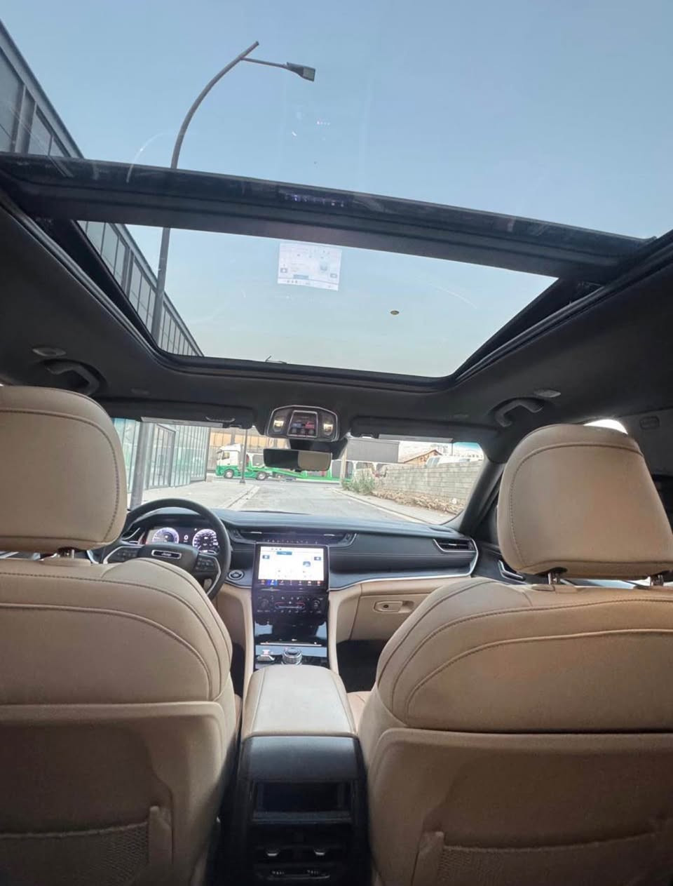 Jeep Grand Cherokee Limited      PLUS 
فول مواصفات 
23 هەزار رۆشتوە 
مۆدیل 2023
کورتە واتا پێنج نەفەریە
6 پستۆن  بانزین
دەبڵ ئەکسل 4x4
ناو زەرد بیلاد 
رادار 360
کامێرا 360 
کوشن ساردو گەرم
كوشن خه زن 
حاسە پێش و دوا 
بۆنیت + چەمەلەغ لای سەکن بۆیاخه
ایرباگی سوکان وداشبول + شان لای سەکن تەقیوە گۆڕاوە بەشەریکە واتا تێگیراو نییە بە شەرتی فەحس
راديتر و پانكه هه موى بيلاديه به شه رت  
هيچ نوقسانى نيه 
رەقم نییە 

0770 092 2002 السليمانية, العراق
