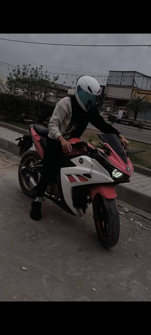 السلام عليكم 
دايوان r200 مشدود عليها محرك 150 محورها من نوزل للكابريتر يعني انسة صرف البانزين والفيت بم 
مرقم تحويل ثاني يوم 
نقصها عنبار بريك 
وتاير امامي 
وبعد انتة بكيفك شترتب بيها رتب
عرضها 1500 وبيها مجال 
***********
