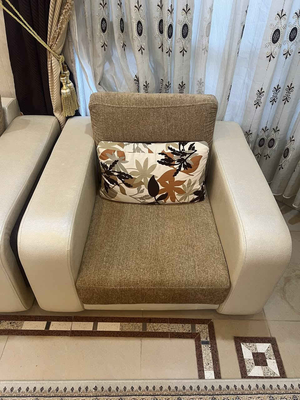 طقم قنفە ١٠ نفر منستعمل جدید نظیف جدا 😍😍🫧
سعر 450,000 و مجال لاتصال ***********📞
عنوان دهوك 📍
