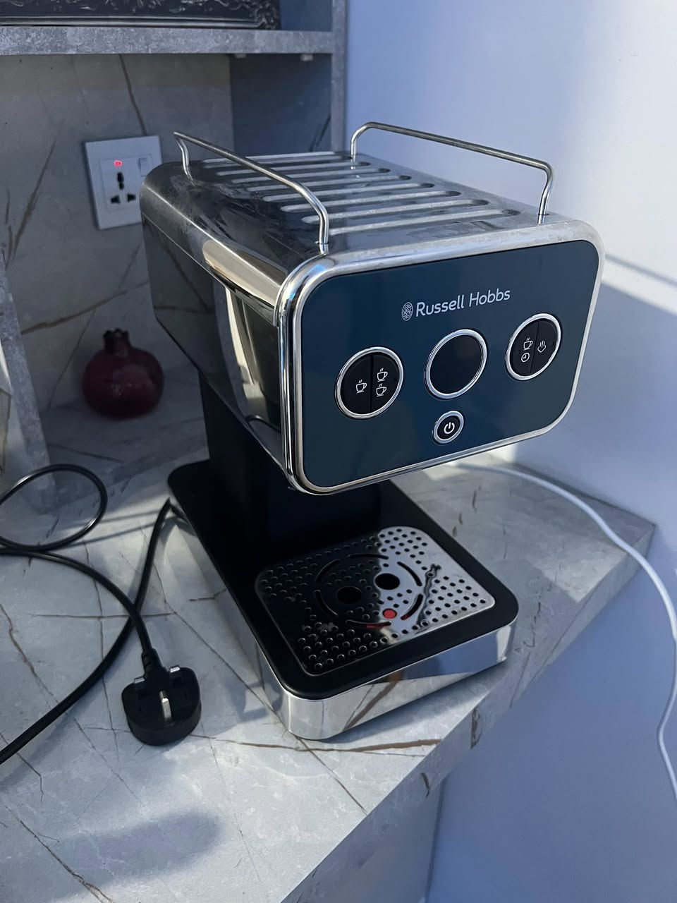 من رخصة الادمن مكينة اسبريسو ماركة russel hobbs كلشي شغال بيها ووياها عده كامله مال اسبريسو للبيع ب70 وبيها مجال بسيط


**إذا كنت صاحب هذا الإعلان وتريد حذفه لأي سبب، رجاءا أرسل رسالة إلى الدعم الفني**
