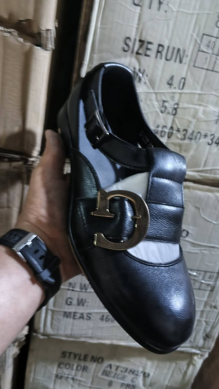 شلعه رجالي
الكارتون 8 قطع 📦
من 40 ال45 👟👞
بضاعه استندر 💯
سعر القطعه 6 الاف 🕺 
يوجد توصيل 🚖
***********
