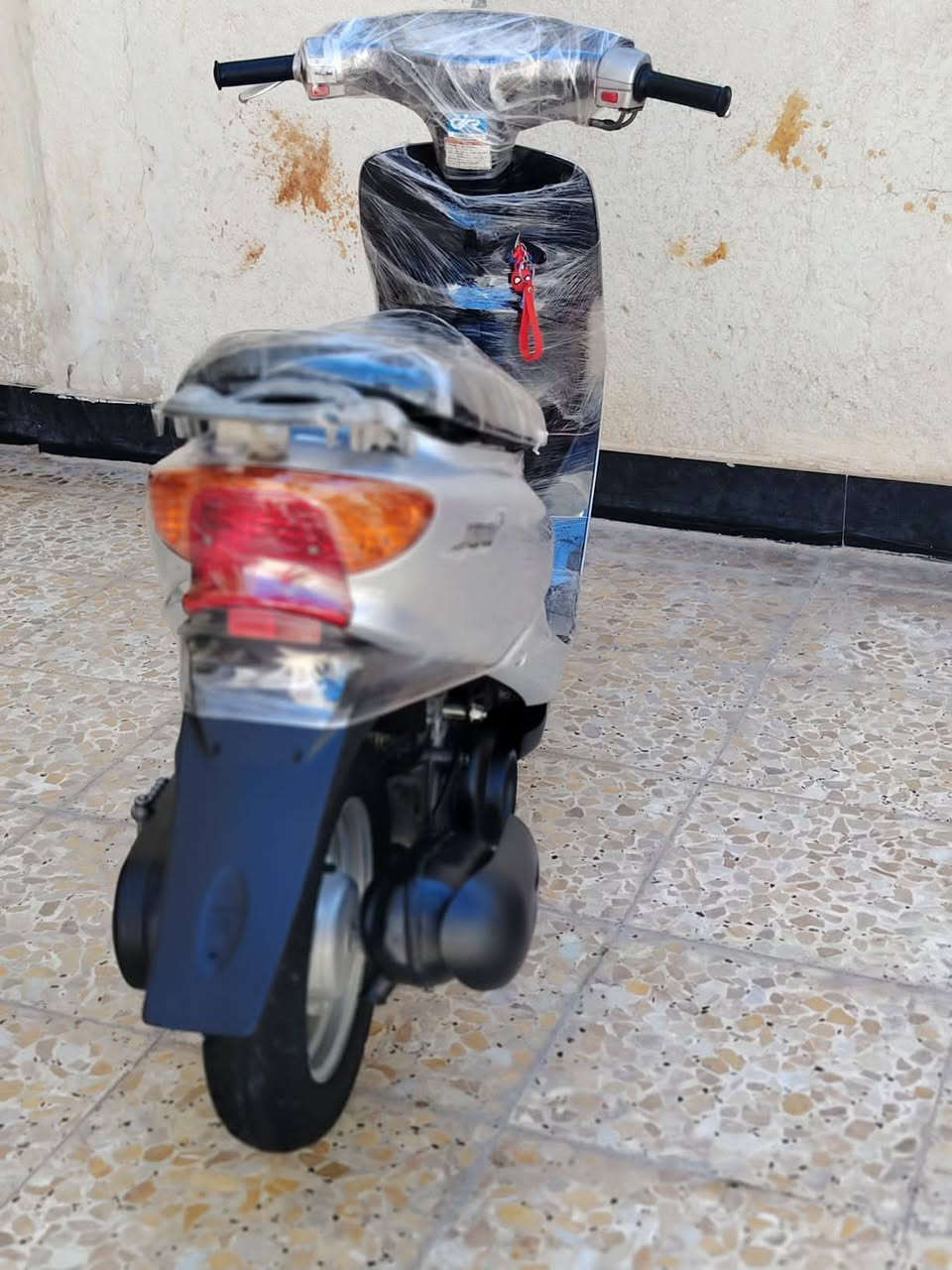 سلام عليكم شباب دراجه عصفوريه وراق ساله 4 اشهر طالعه من وكيل دراجه نضيفه شوفت عيونكم سعر انتصال عل رقم هاتف ***********
