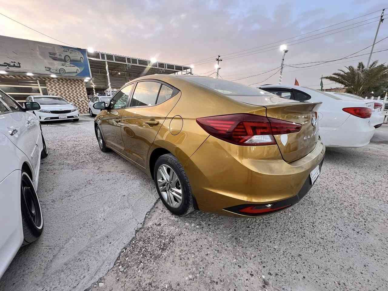 السلام عليكم
النترا 2019 خليجي لون مميز  ذهبي رقم نجف مكانها نجف كفاله من حادث بيها صبغ بنيد وكلير جاملغ امامي وباب وبيها كم حالوبه مكينه1600 مكينه كير كفاله  بديها نضيف جدا داخل نضيف شرط المداور  ***********
