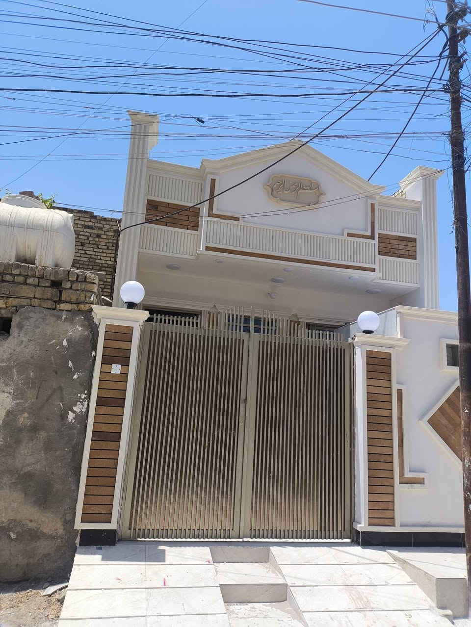 🏡  دار للبيع طابو صرف جاهز للتحويل بناء جديد فارغ حاليا،
 (مــــــغــــربـــــه )🏡 قرب السوق  (  المساحه 100متر )
  طابق ونص جاهز للسكن يتكون من استقبال ومطبخ +غرفتين نوم🛁وصحيات خارجية 🚿وداخلية 
مكتب عقارات هدى ميسان 👉👈المكتب مجاز من قبل الدولة 

  🛑للاستفسار مراسلة الصفحه او الاتصال👇
على الواتساب  (📲*********** ضياء ابو امير
