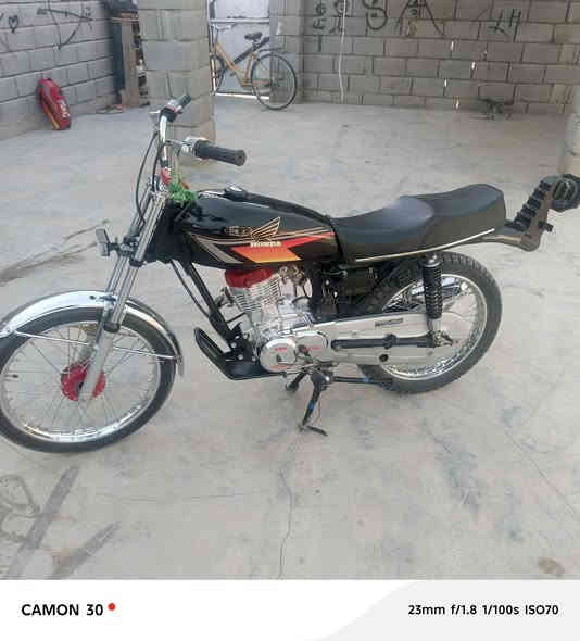 سلام عليكم دراجه للبيع تيربو نضافه 100 محرك ما مفتوح دراجه حلوه سعره 650 وبيه مجال سيبايه مو للبيع مكاني بصره سفوان رقمي ***********
