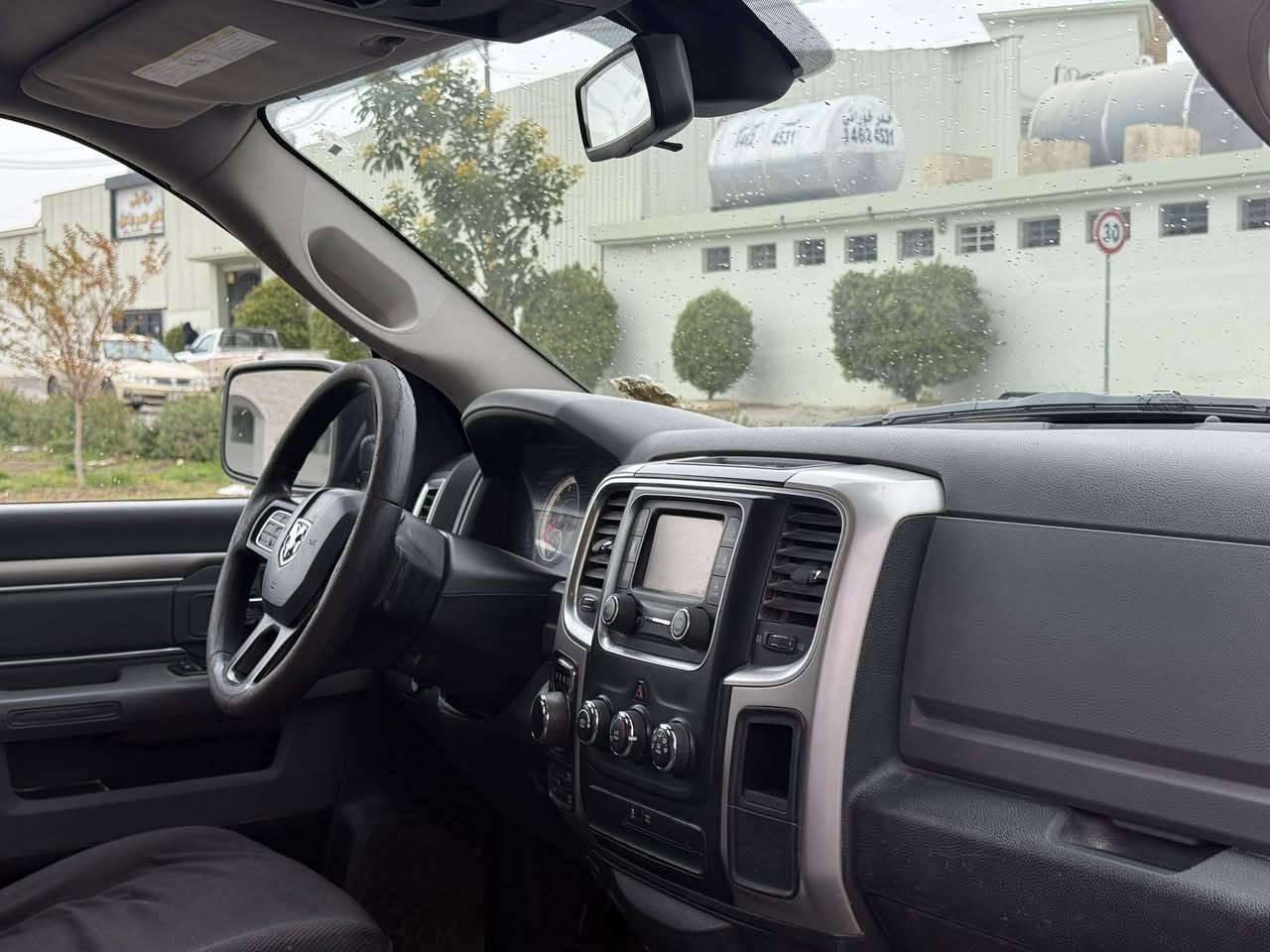 دوج رام 2016
ماشي ٤٥ ميل 
٦ سلندر دفع رباعي 
باب قصير بدي قصير 
صبغ فقط جاملغ امامي
سعر 158 ورقة و بيها مجال بسيط 
مكان سياره اربيل 
هاتف ***********☎️
