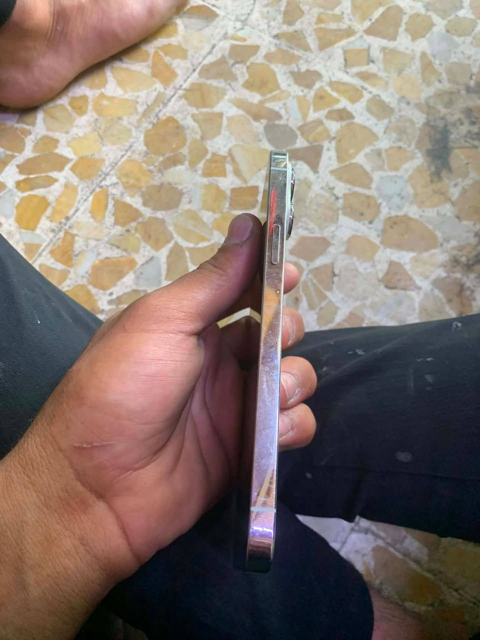 سلام عليكم
13 برو ماكس
 أمريكي ZA
ذاكره 128 دبل سيم 
شرط مامفتوح ولا يعبر هوه 
بطاريه 79 
فقط بي الضهر مكسور وما ياثر عل كامرات ولا اي شي 
*********** وبي واتساب 
السعر 540
