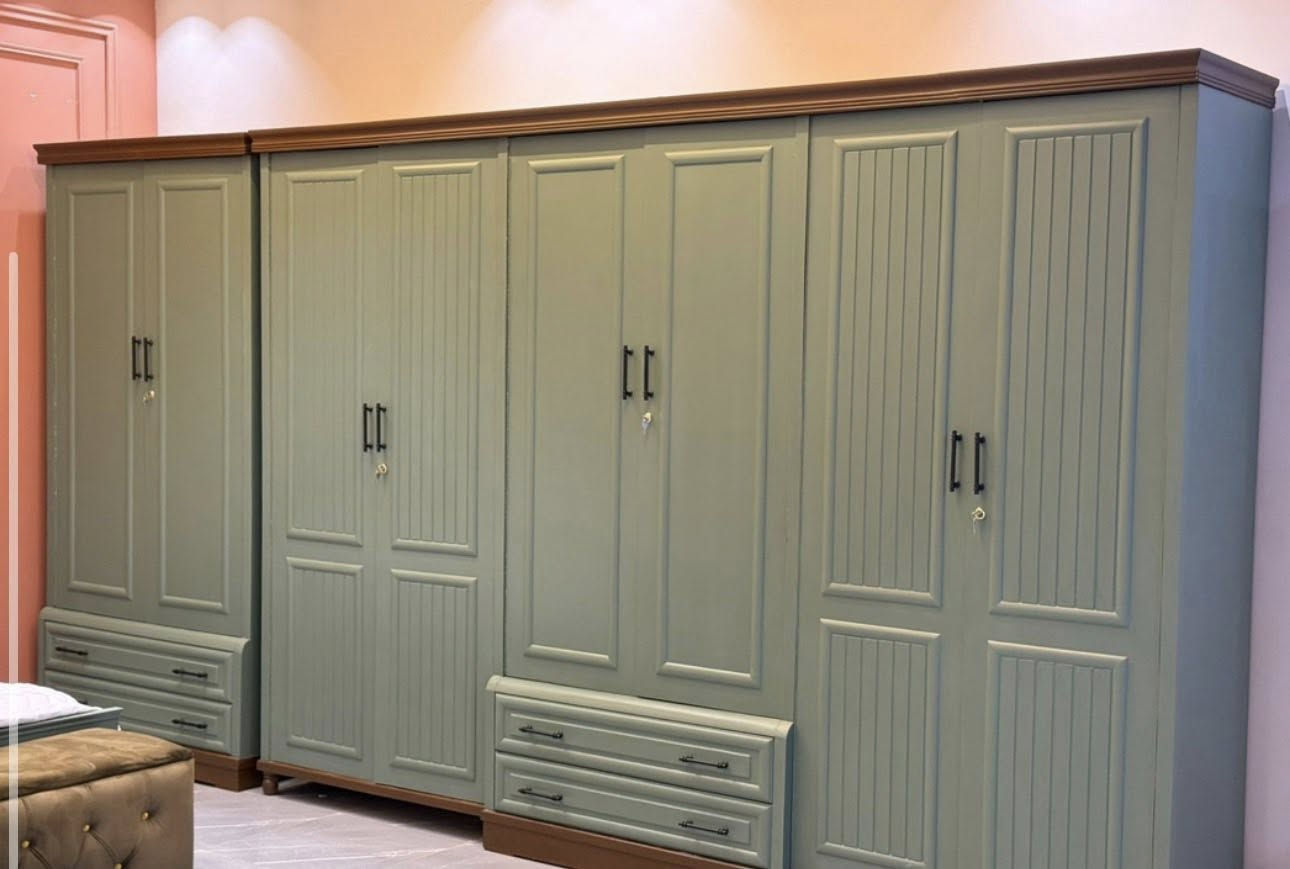 السلام عليكم 🫡 
متوفر غرف كافه 💙
التصميم تركي 
الشغل عراقي وصبغ عراقي ❤️
متوفر جميع الغرف صاج ابيض اوفيات اي لون يعجبك 
توصيل جميع المحافظات معه الشد 
رقم التواصل وتساب 
***********
