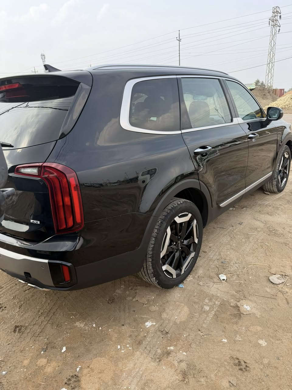 سلام عليكم سياره تلورايد داخله كتاب شهداء  باسمي موديل2025 بيها ٣ قطع صبغ  السعر٢٣٥ السياره رقم واسط  ماشيه ١٢٠٠٠ml  رقم التلفون ***********
