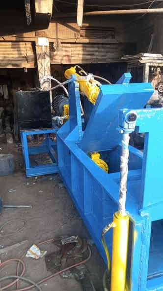 سلام عليكم مكبس عراقي جديد غير مستخدم شغل درجة اولة وسعر مناسب لاتصال ***********
