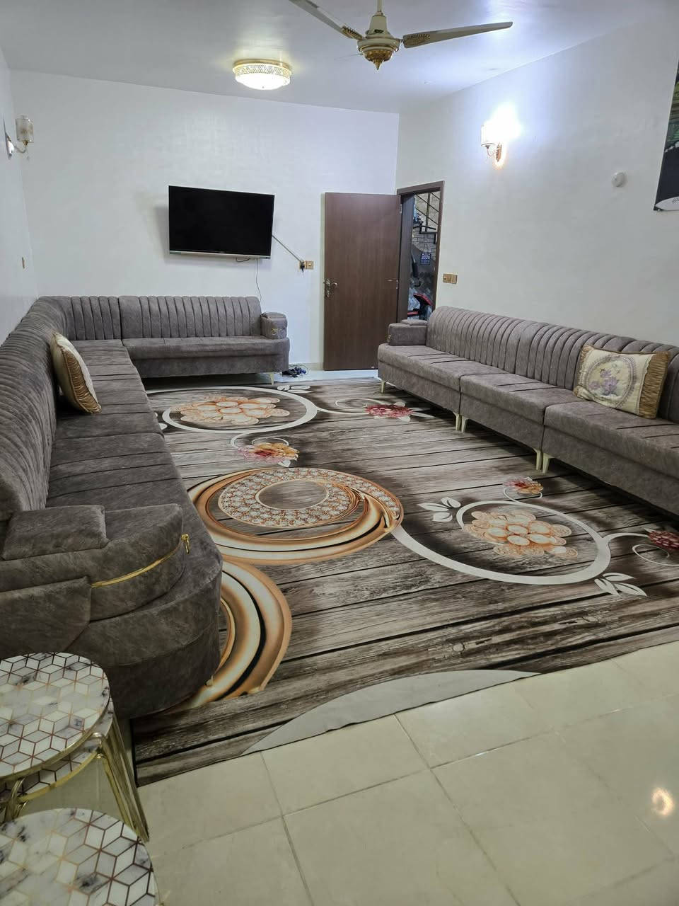 دار. للبيع مساحته ٣٠٠ على سنتر
 وعلى حديقه
 الاضافات محل كبير مطبخ حار وصاله مفتوحه ومخازن وغرف سويت عدد ٢ موقع كلش حلو

تفاصيل اكثر خاص


**إذا كنت صاحب هذا الإعلان وتريد حذفه لأي سبب، رجاءا أرسل رسالة إلى الدعم الفني**