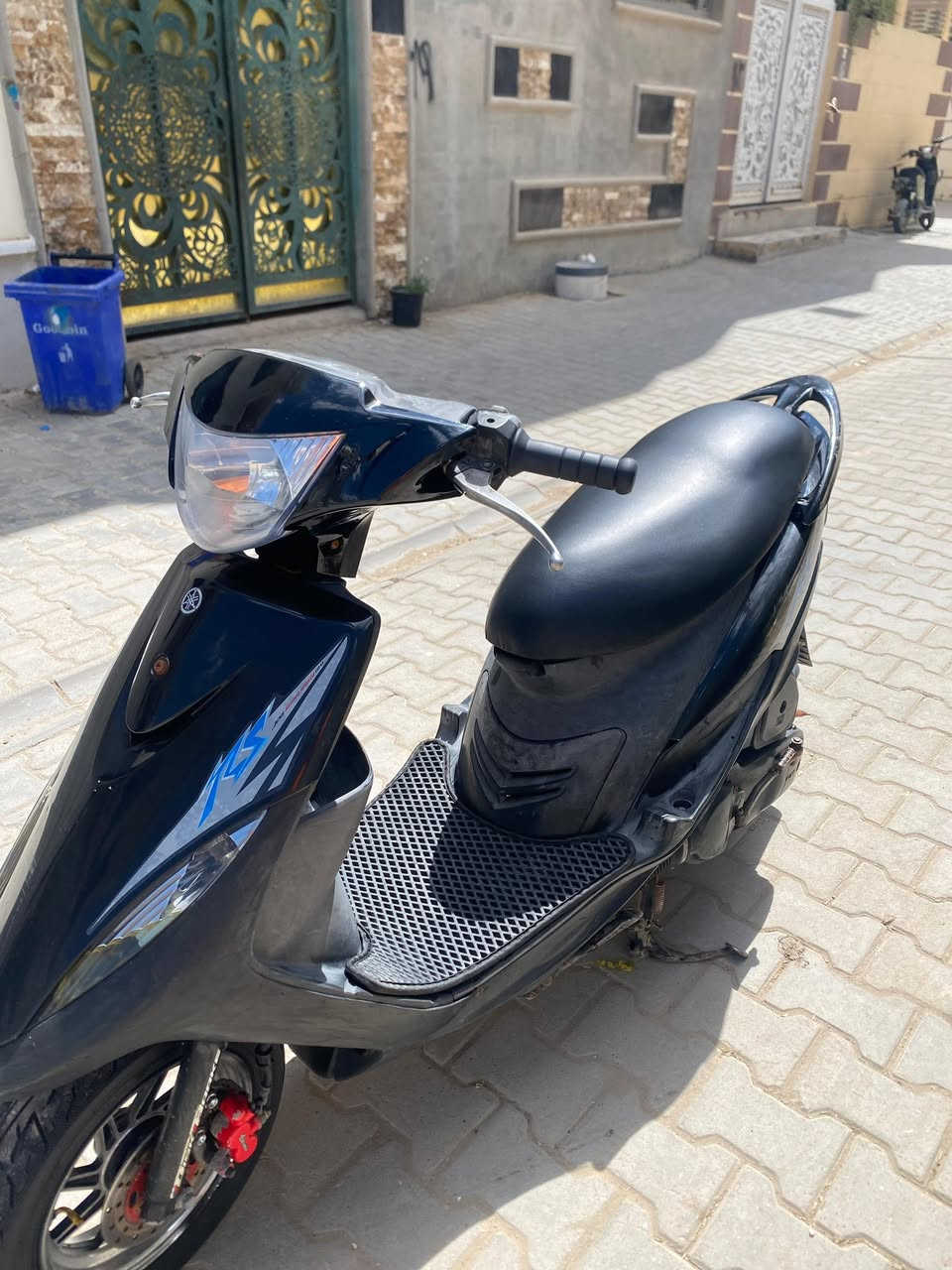 دراجه عدله للبيع دراجه بلاديه من الطول لطول دراجه ناشفه و حلوه نصبته تخبل الدراجه بيه ويل رياضي سعره 750 وبيه مجال للطيبين 
بغداد الكريعات 
رقم / ***********
