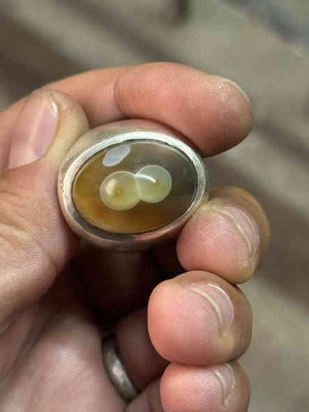 السلام عليكم 
متاح خاتم بحجر السليماني عينين 
قياس 24 صياغة ثقيلة صب 
يوجد خدمة توصيل لجميع المحافظات 
***********
