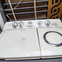 غسالة ملابس • مستعملة