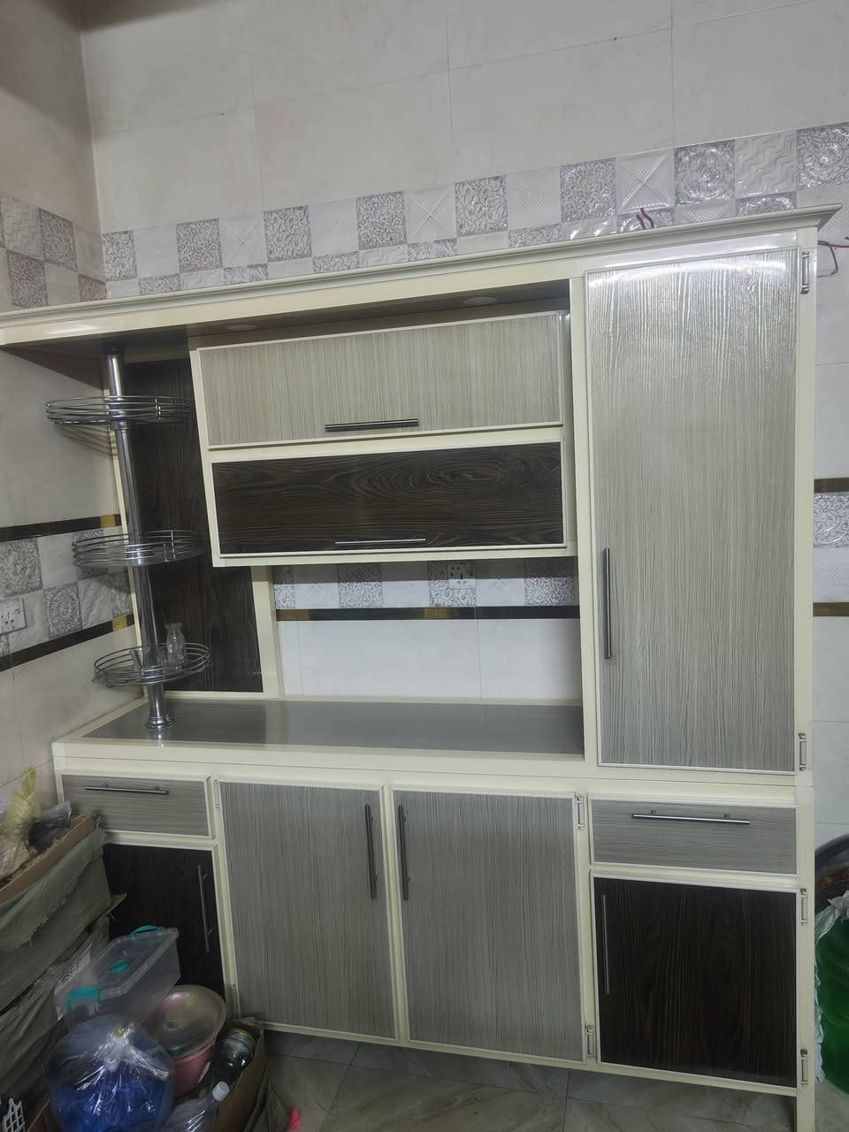 سلام عليكم/كاونتر المنيوم/اربع قطع/الكبير/مترين في مترين/طباخ ولملحق متر في متر سنك متر ونص ابيعا كامل مع طباخ ومرشحة/600/الف/لعنوان بغداد بلديات/واتساب فقط/***********
