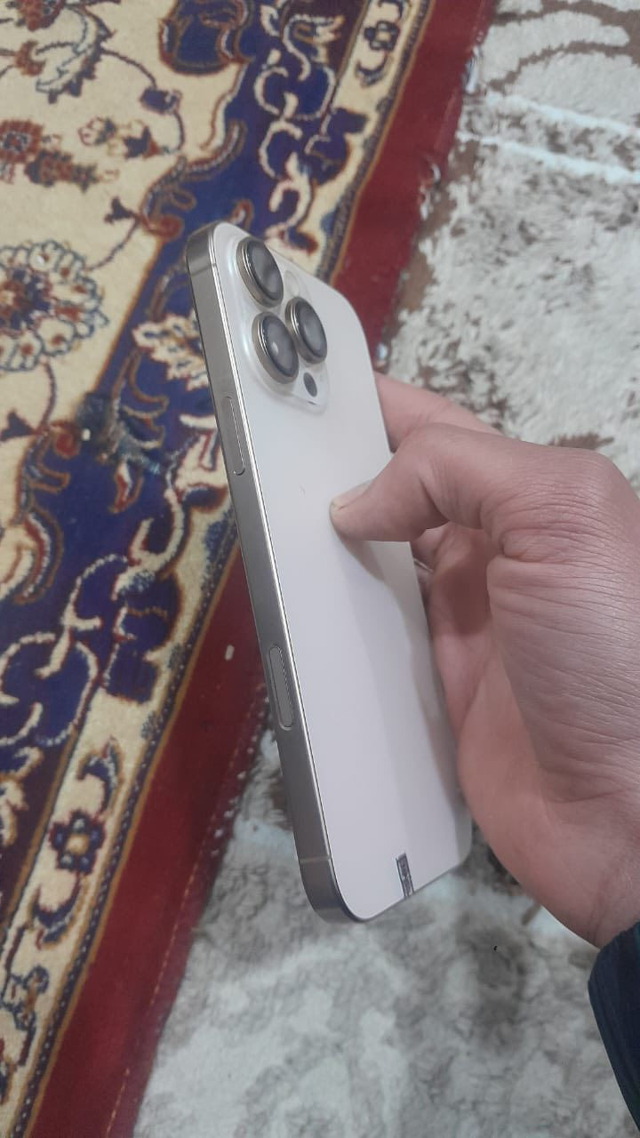 سلام عليكم
أليفون 16برو ماكس 
ذاكره 256
دبل سيمكارت 
بطاريه 89
كارتونه مال جهاز مجوده هيه ملحقات كامله 
 
جهاز نضيف أخوو الجديد شخط ماا بيه 

السعر مليون 350
العنوان بغداد 
***********
