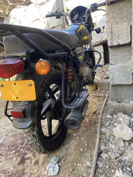 بوكسر 21مجفته  شركه.   كله بلادي. اوراق اصولي. ما ماشيه شي قليل مال بيت.  للبيعع 1200   واذا اكو مراوس ستوته نضيفه اراوس. مكاني بغداد الشعله*********** وتساب فقط
