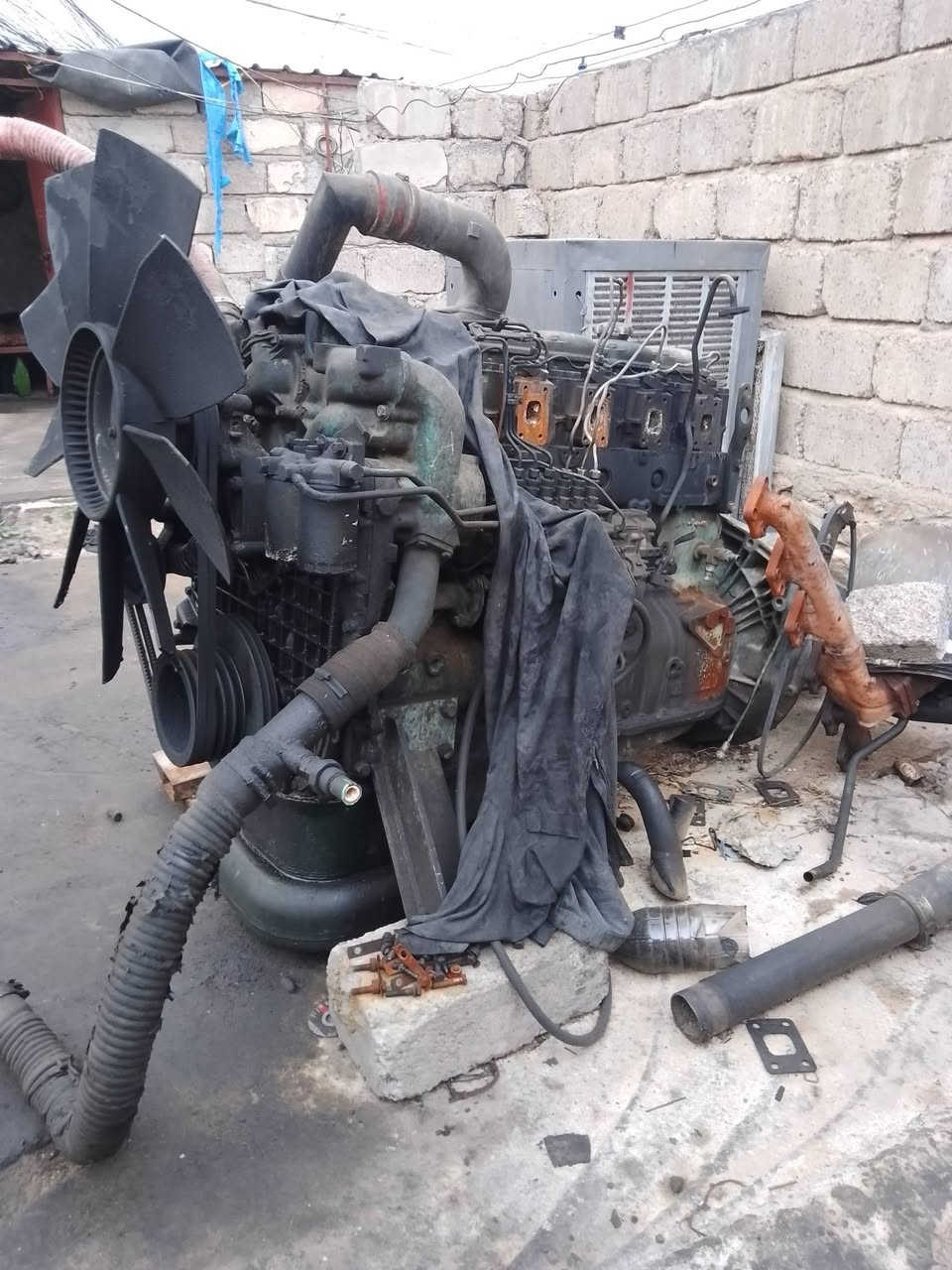 السلام عليكم محرك فالفو دي 12 المحرك اخر خانه بي واكفه بي بدايه تبخير السعر 10اوراق رقم الهاتف ***********
