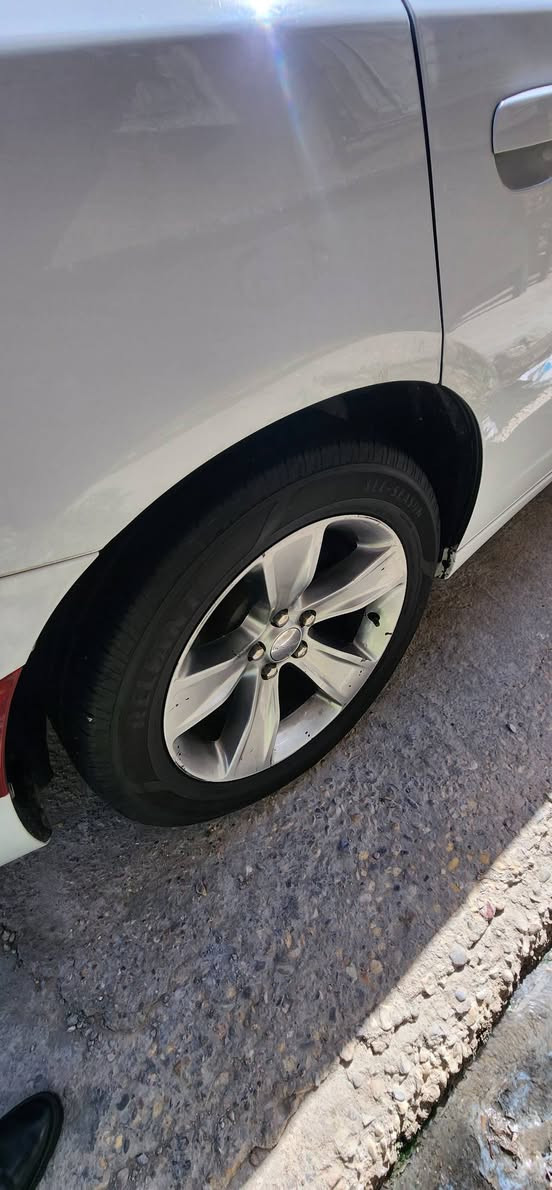 السلام عليكم...
ويل حجم 18 sxt بيه تخم تايرات كود يير الاصلي الامريكي اصلي نظافة 95 بالمية للمراوس مكاني ناصرية...
*********** .....***********
