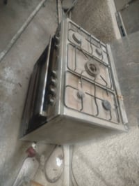 ر الثلاجه شغاله بس بابها بيها كسر من يم الليطه هي تنسد طبيعي بس من تفت...
