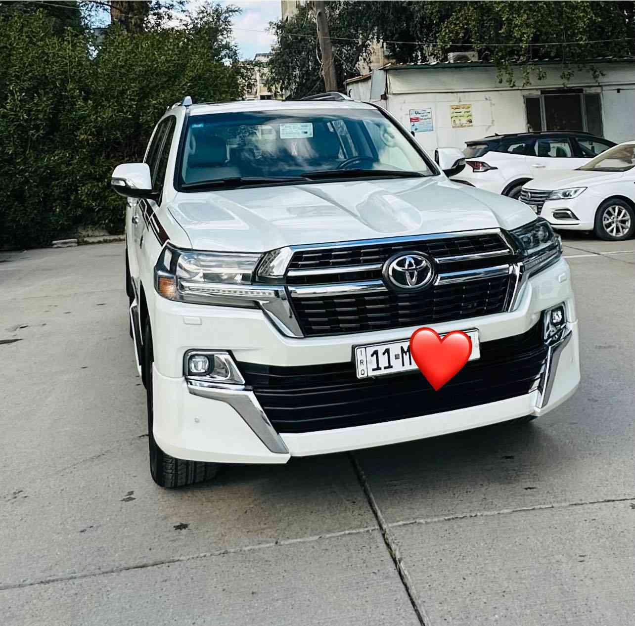 سلام عليكم لاندكروز 2021 بريم سياره فول مواصفاته سياره جديده جدا وكل نقص مابيه بيه صبغ قطعتين فقط بدون حادث وسونار بل منشور مواصفاته كشنات جلد كشنات كهرباء بصمه تشغيل بصمه ابواب فتحه سقف  محرك 6 سلندر 4000تشغيل عن بعد جنطه كهرباء مري شفط كامره خلفي امامي حساسات خلفي امامي تحكم ستيرن جهتين فور ويل انضمه قياده 3 قطع تبريد وبعد بيه هواي مواصفات رقم بغداد جديد مكاني بغداد سعر 50،000$ يعني 5 شدات  وبيه مجال بسيط رقمي ***********
