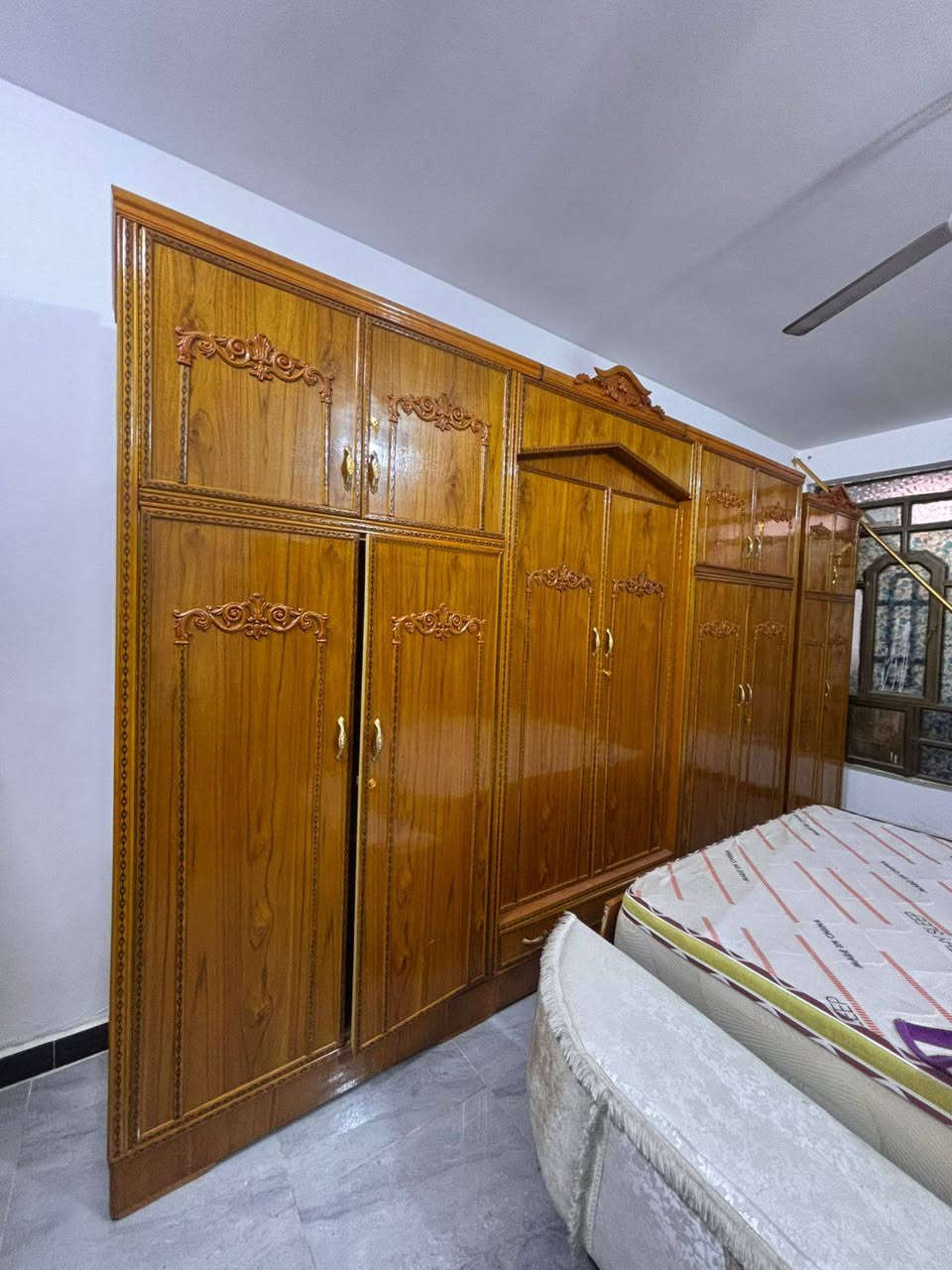 السلام عليكم غرفة ٧ قطع تصميم حديث نضافه ٩٠  بلميه استعمال شهر  مليون  ١٥٠ سعرها   صاج  عراقي  تفصال دوشك نفرين وياها  مكاني الحسينية  ***********
