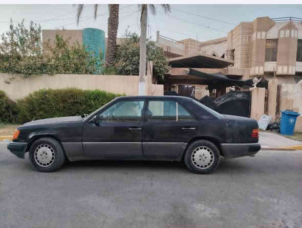 السلام عليكم 
مرسيدس دب E300
كير مكينه بلاد
رقم أنبار عنواني بغداد
بيه حادث بجم
بيه 3 قطع جراد
نضام ABS
تبريد
وساده الراس كهرباء
فتحه سقف
كير اوتو
وبعد بيه مواصفات
السعر 59 وبيه مجال
***********
