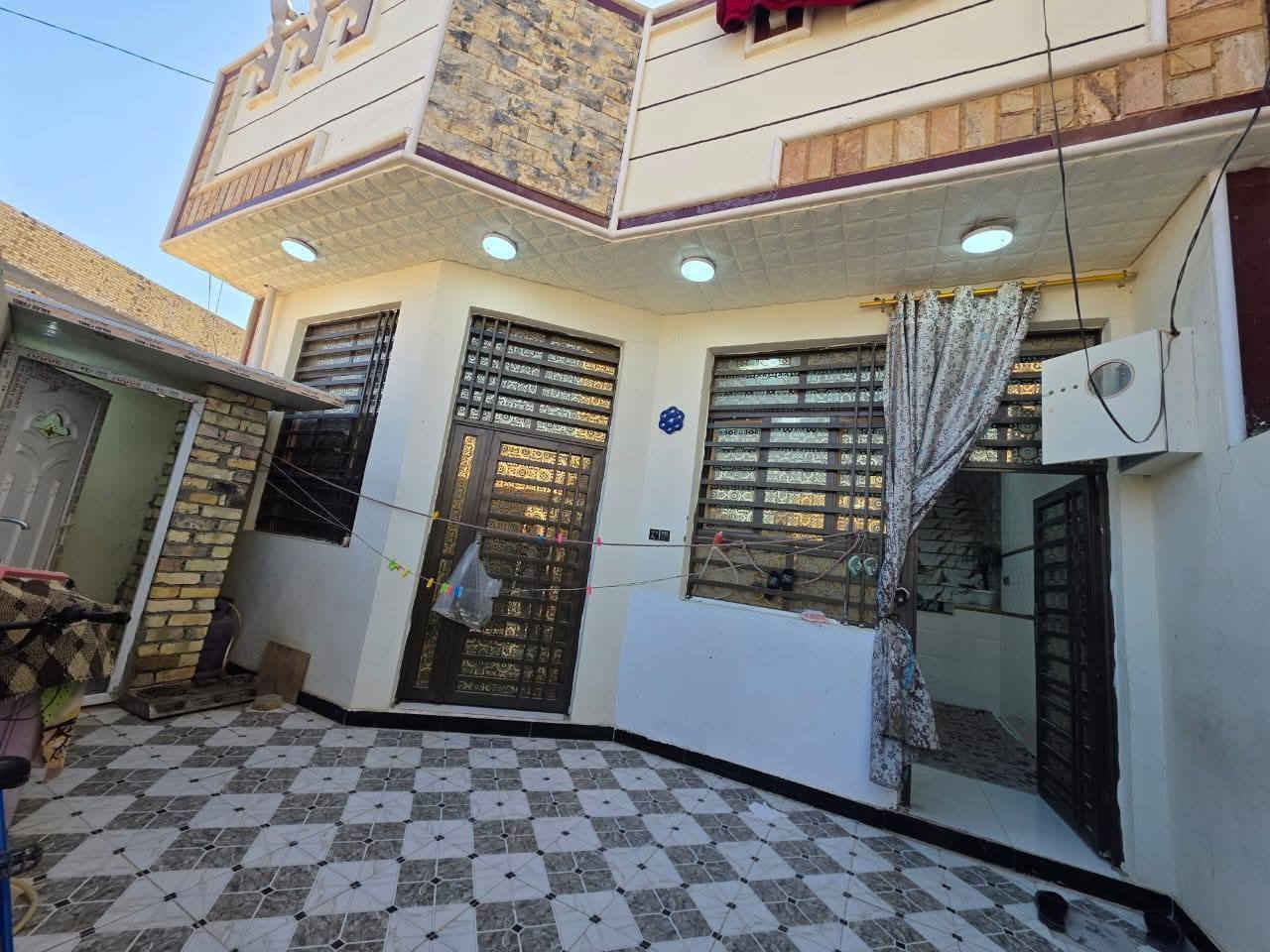 بيت طابقين للبيع طابو زراعي سند 25 تحويل موباشر المساحه 120متر بناء حديث درجة اوله العنوان بابل شارع 80 خلف البانزيخانه الجديد رابع فرع البيت كلش مناسب 
***********
