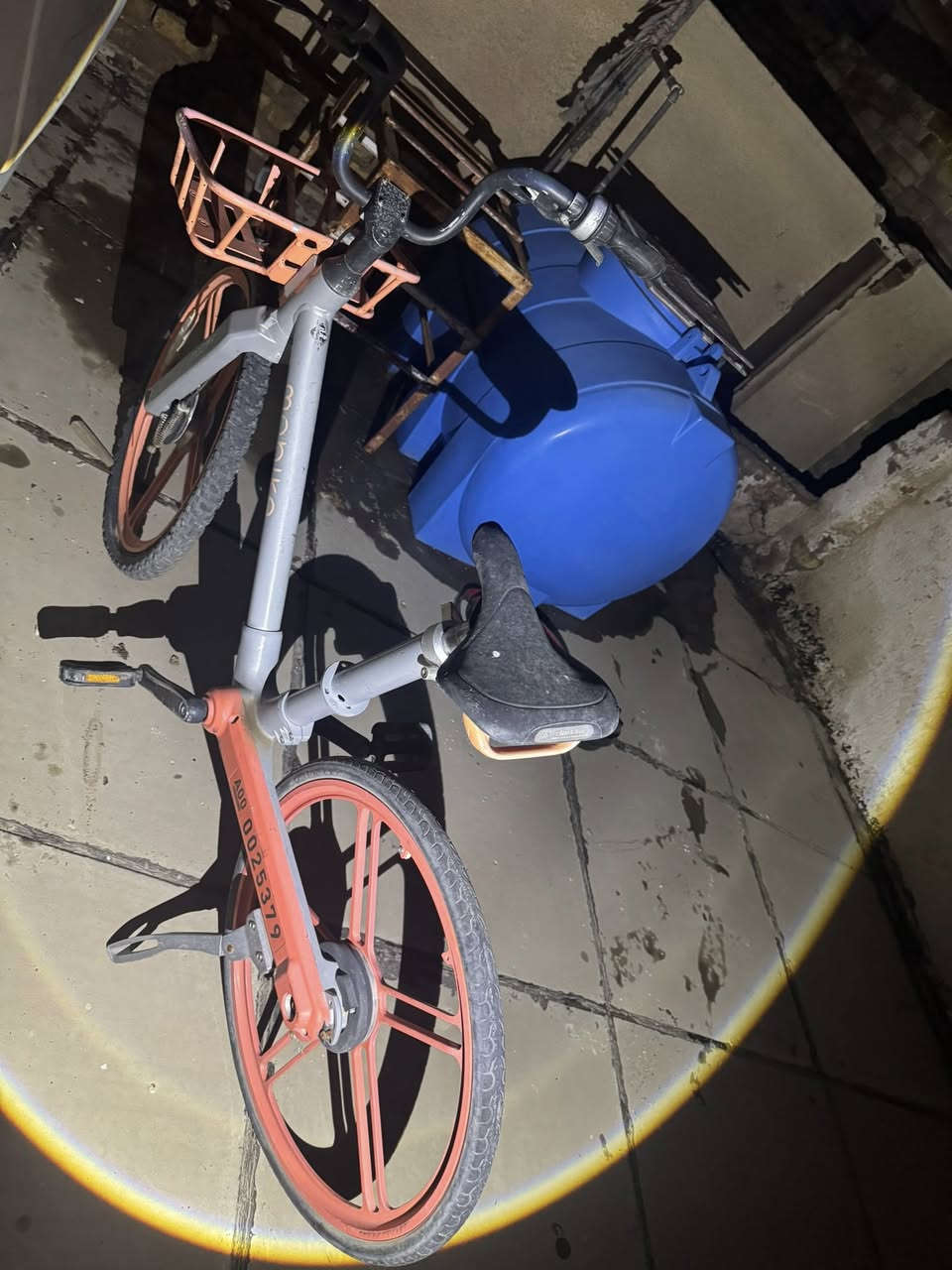 بيسكل كاردن محور تير نفخ بس واحد سعرة 70 الف ***********
