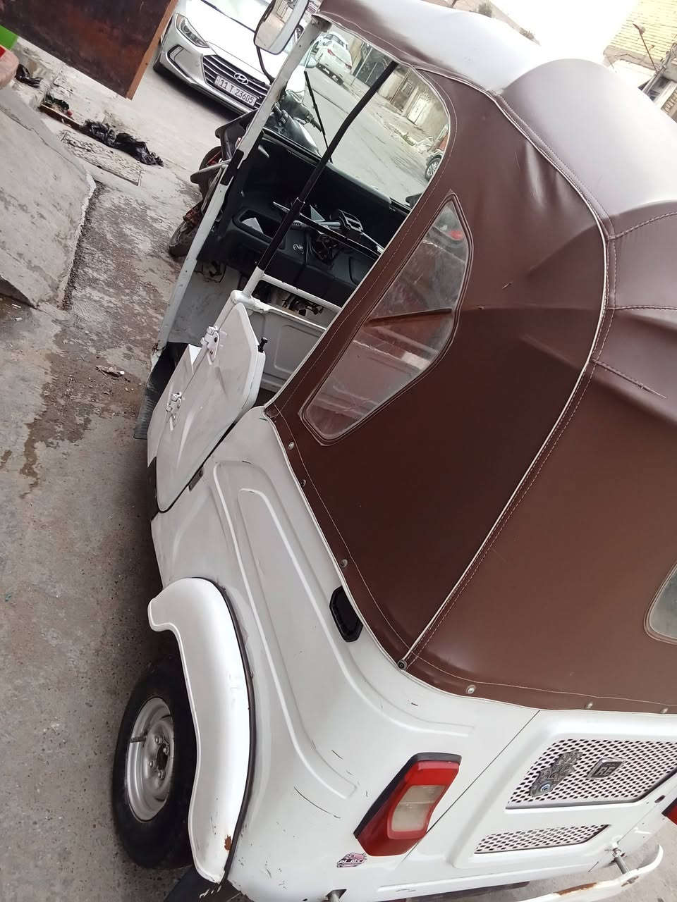 تكتك للبيع موديل2021رقم وسنوية بل لغد بارد***********سعر 7ملايين وربع وبيها مجال
