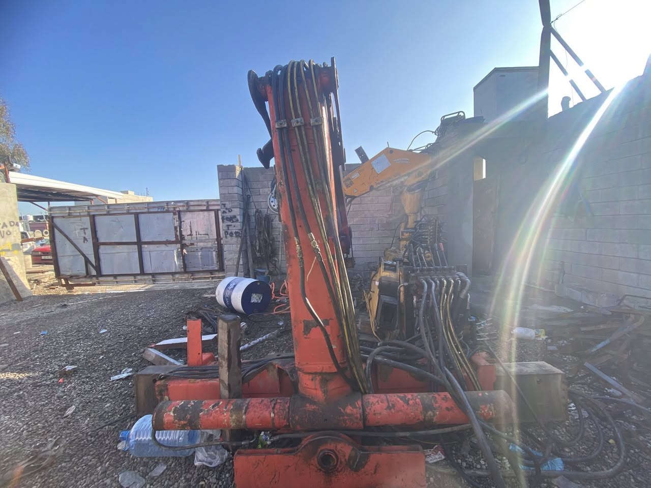 السلام عليكم البيع كرين بفنكر للبيع ٧طن ثلثة سليتات دهن للبيع***********
