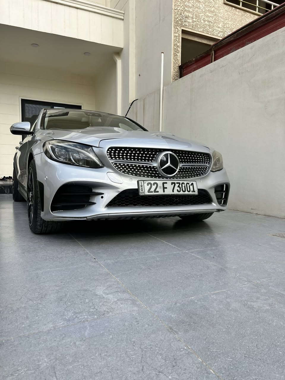 سلام عليكم مارسدس موديل 2016 ماشيه 100 الف فول مواصفات
فئه C300 
بصمه 
بنوراما
شفتات ستيرن
دبل ماوس
سستم صوت بلادي
داخل احمر
رادارامامي تحديدمسار
عليها كت كامل 63
بيها فقط قطتين صبغ وحادثها كلش خفيف 
الايرباكات الاماميه سليمه فقط البرده وراجع سستم بلاد
السعرالمطلوب 188 وبيها مجال وهزه جدد ***********
