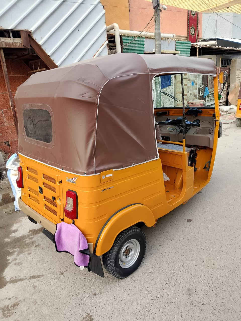 السلام عليكم 
للبيع موديل 20 شهر 12 رقم وسنويه تحويل ثاني يوم مكينه مكفوله من التنقيص ولتبخير كشر بس لغد واحد مصبوغ تكتك خير من الله جاهزه كبل للشارع
 مكان بغداد الشعب السعر 6800 بيها مجال 
الاتصال ***********
