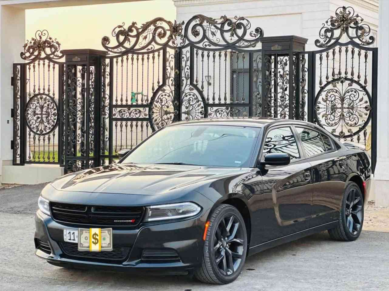 دوج چارجر ٢٠٢٢ اسود sxt  مواصفات عاديه وارد أمريكي تقرير غرق تعمل وتسير دعامياتها مكفوله من الصبغ بيها شخطين بالأبواب عكس السايق خفيفات رقم بغداد سياره جاهزه من كلشي مكينه گير صدر تايرات تبريد كهربائيات ما بيها اي سيرفس مشتغل تخم تاير جديد ويل كب ٢٠ دسكات خلفي امامي جاهزه من كلشي وعالفحص تاخذها سونار  مكانها بغداد للاستفسار *********** بغداد, العراق
