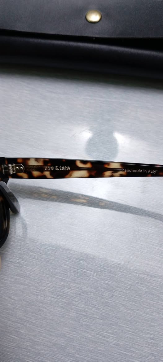نظارة ماركة ace&Tate ايطالي ارجنال
قياس: 52
عدسات بوليكاربون 
فلتر : uv400 لحماية العين من أشعة فوق البنفسجية 
قطعة جديدة
للاستفسار : واتس اب ***********
